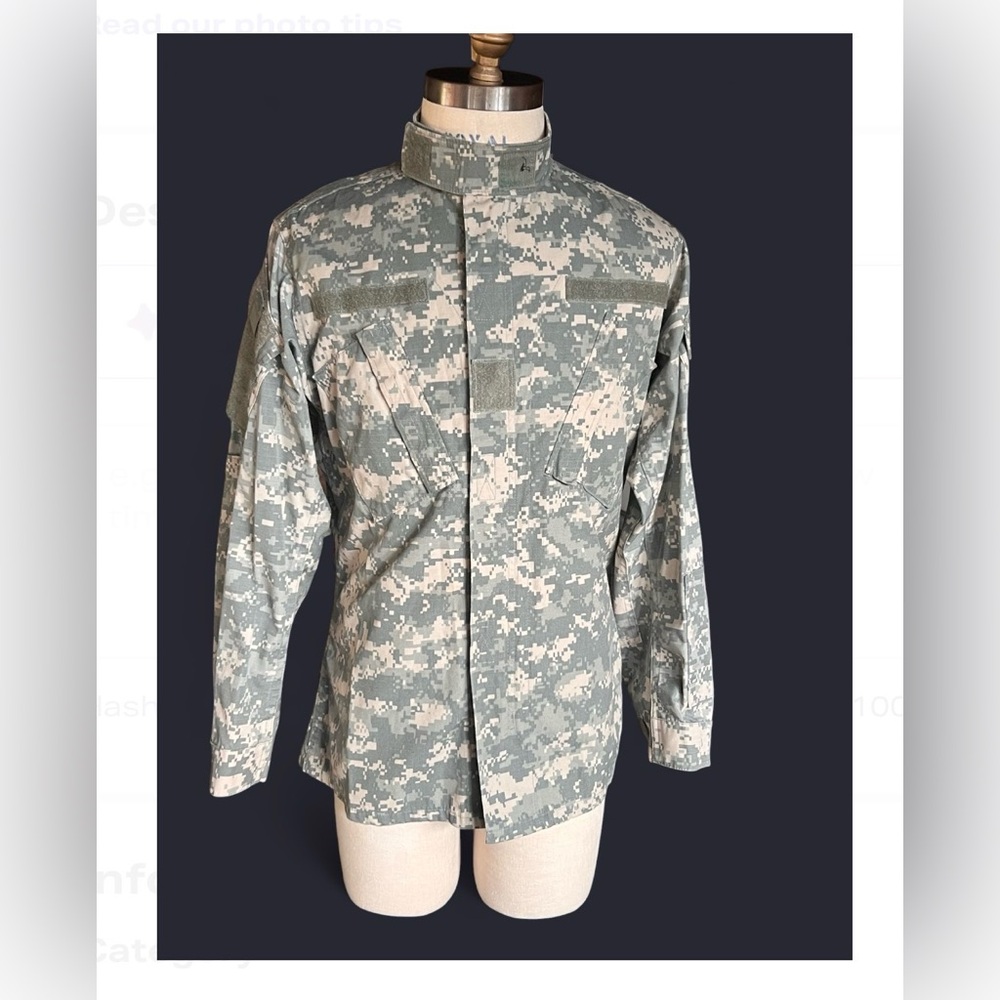 US Army ACU Digital Camouflage Combat Uniform Jacket looks like a Men’s M/L - Picture 9 of 9
